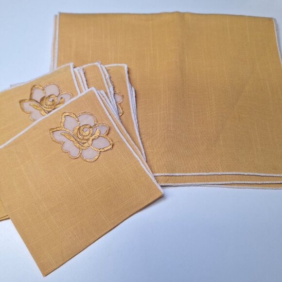 Retro Cloth Napkins Placemats Vintage Yellow Flower 16x11 inches Granny Dining - Picture 2 of 9
